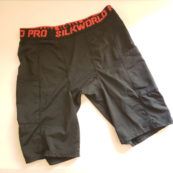 Silkworld women's black biker shorts with pockets - Picture 1 of 4